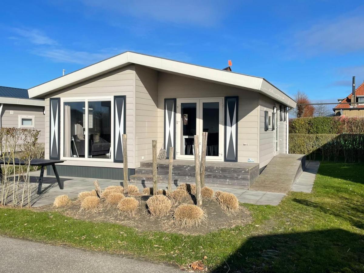 Chalet Op Gezellige Familiecamping Bij Zee Kamperland Exteriör bild