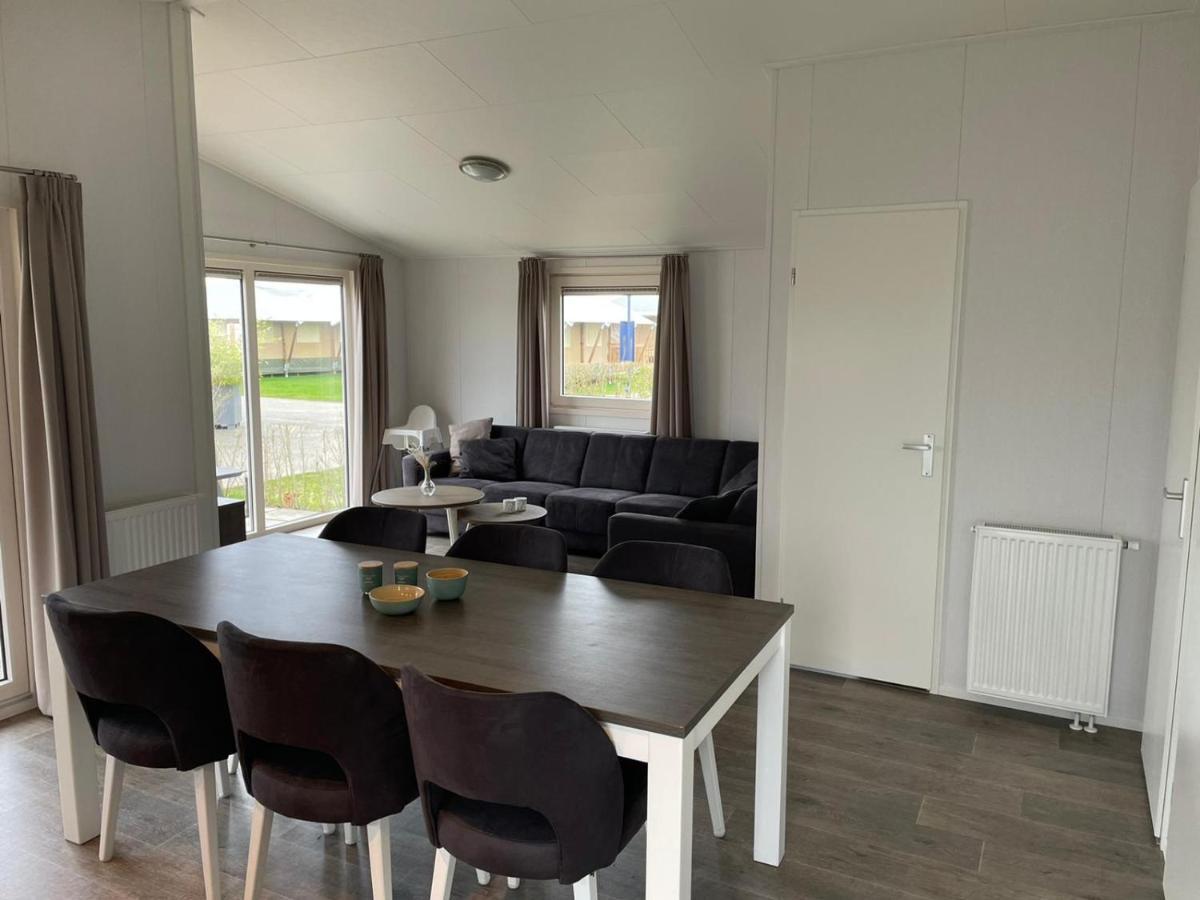 Chalet Op Gezellige Familiecamping Bij Zee Kamperland Exteriör bild