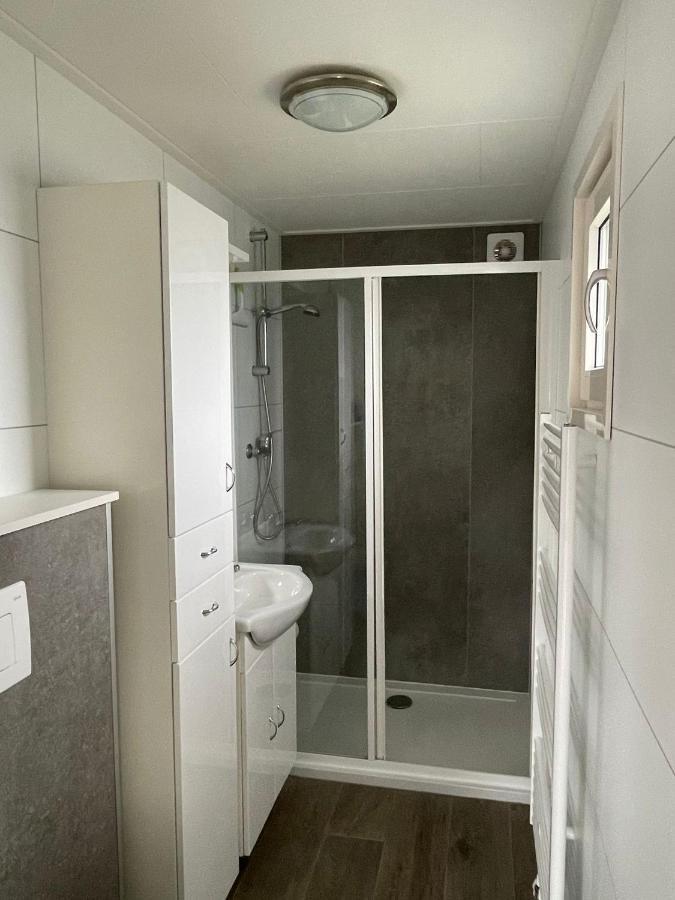 Chalet Op Gezellige Familiecamping Bij Zee Kamperland Exteriör bild