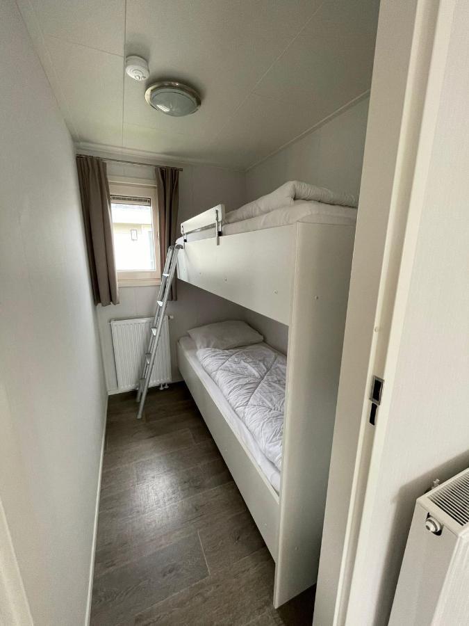 Chalet Op Gezellige Familiecamping Bij Zee Kamperland Exteriör bild