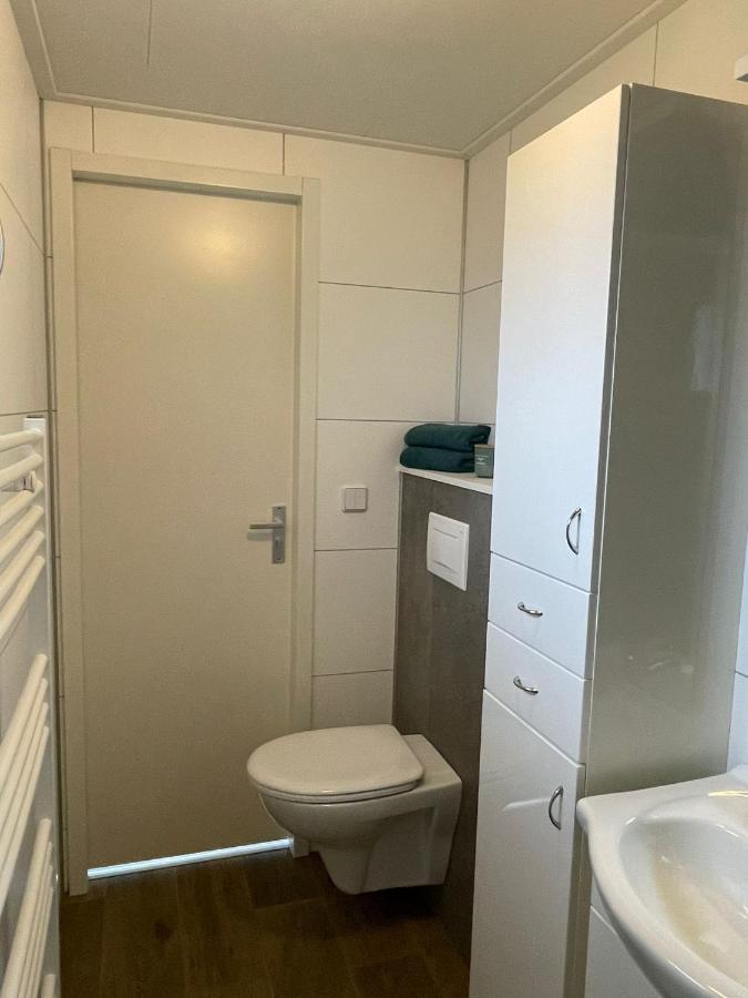 Chalet Op Gezellige Familiecamping Bij Zee Kamperland Exteriör bild