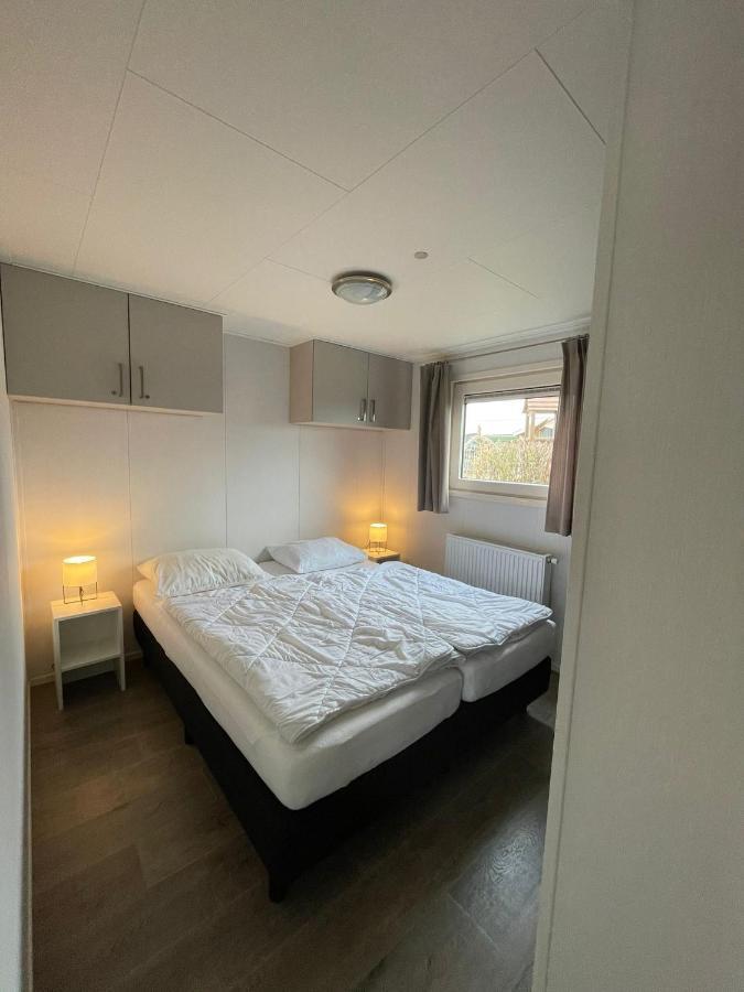 Chalet Op Gezellige Familiecamping Bij Zee Kamperland Exteriör bild