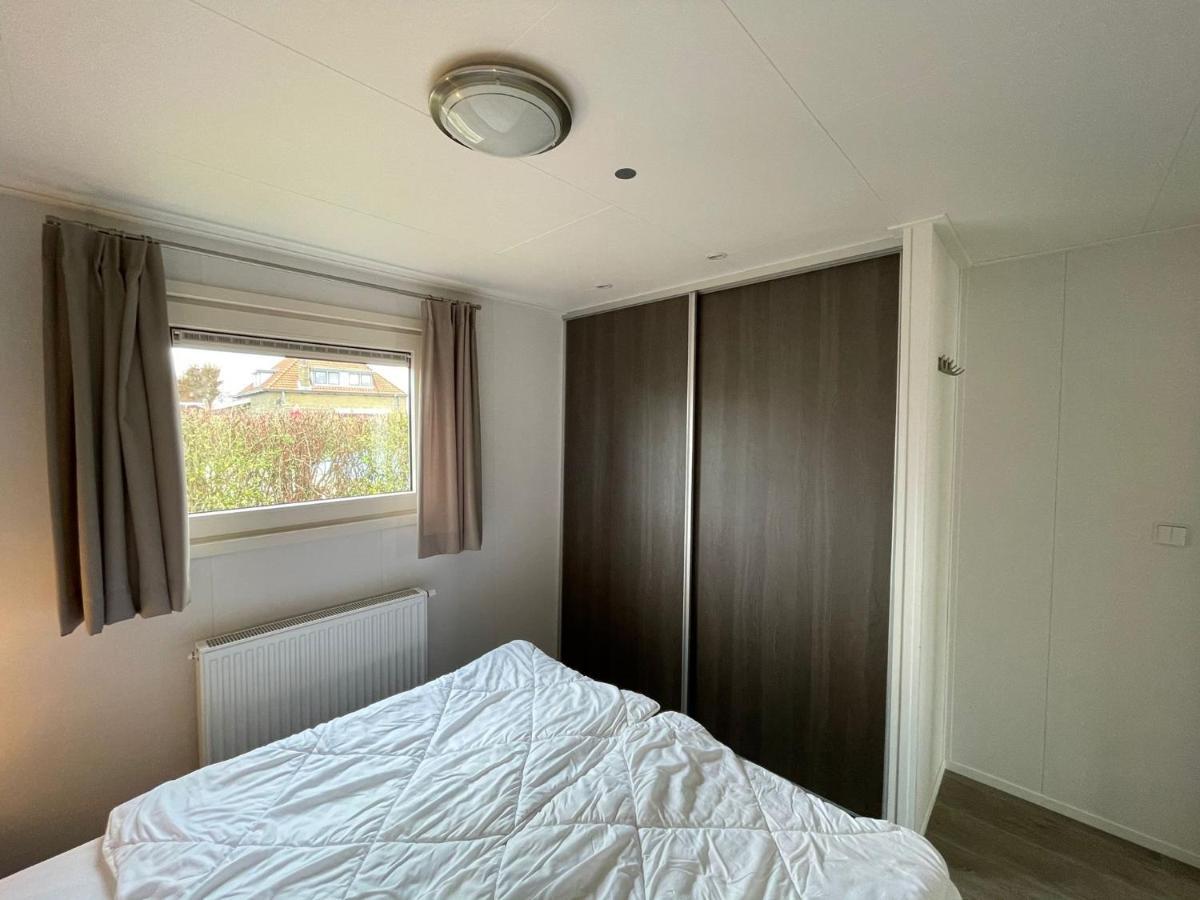 Chalet Op Gezellige Familiecamping Bij Zee Kamperland Exteriör bild