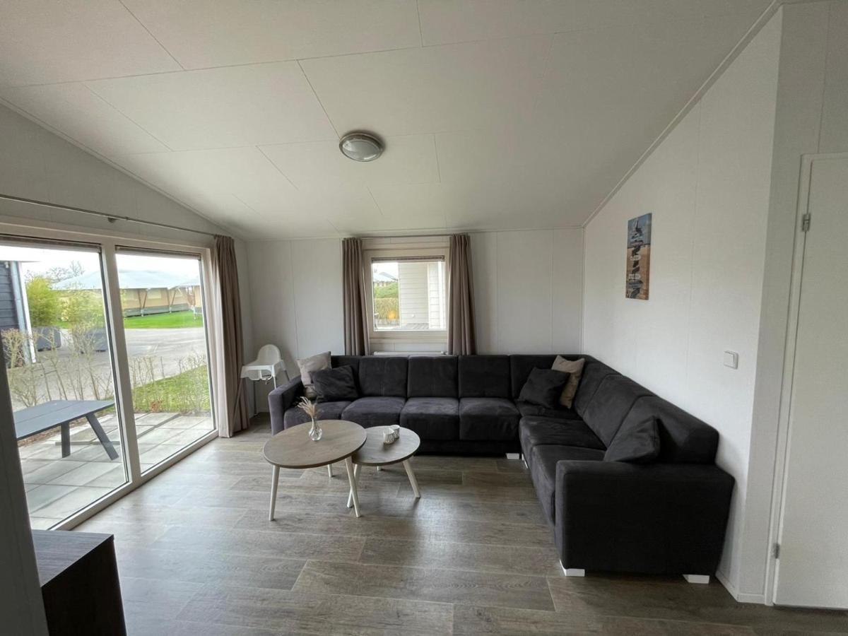 Chalet Op Gezellige Familiecamping Bij Zee Kamperland Exteriör bild