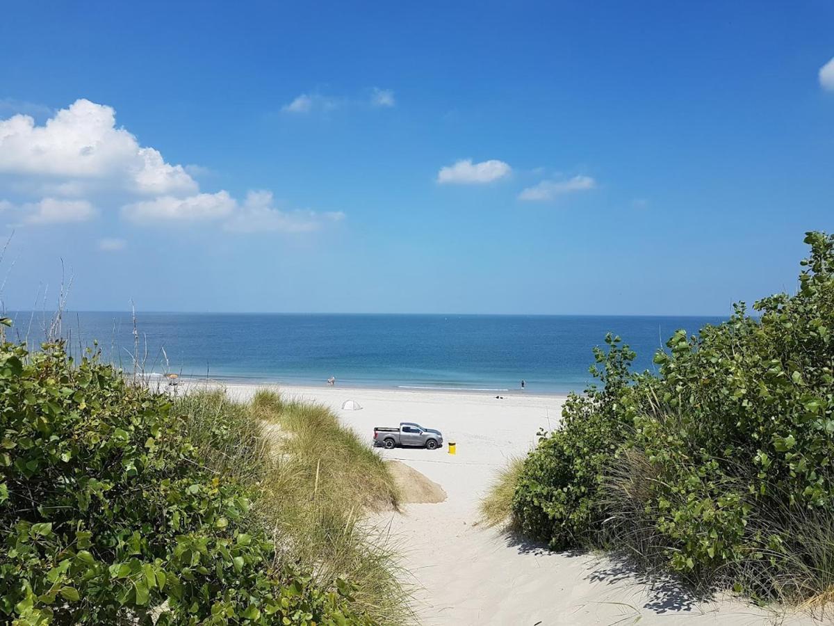 Chalet Op Gezellige Familiecamping Bij Zee Kamperland Exteriör bild