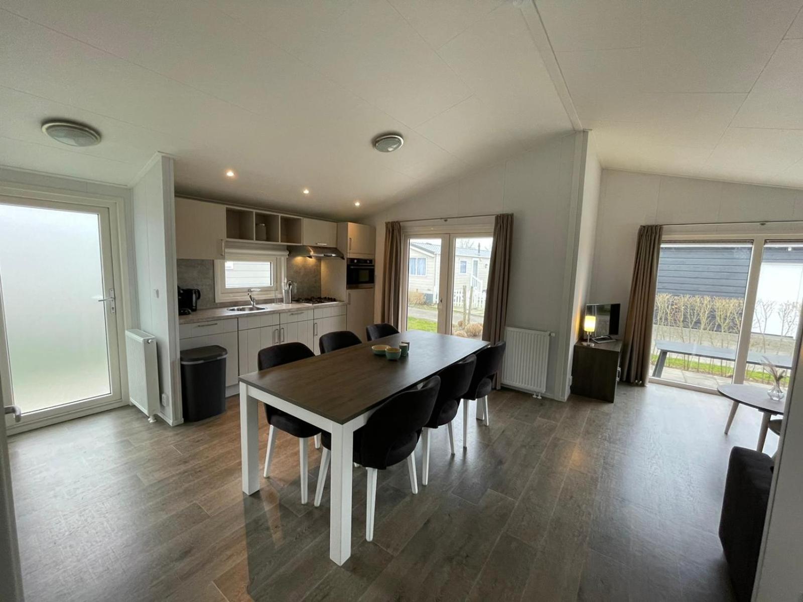Chalet Op Gezellige Familiecamping Bij Zee Kamperland Exteriör bild