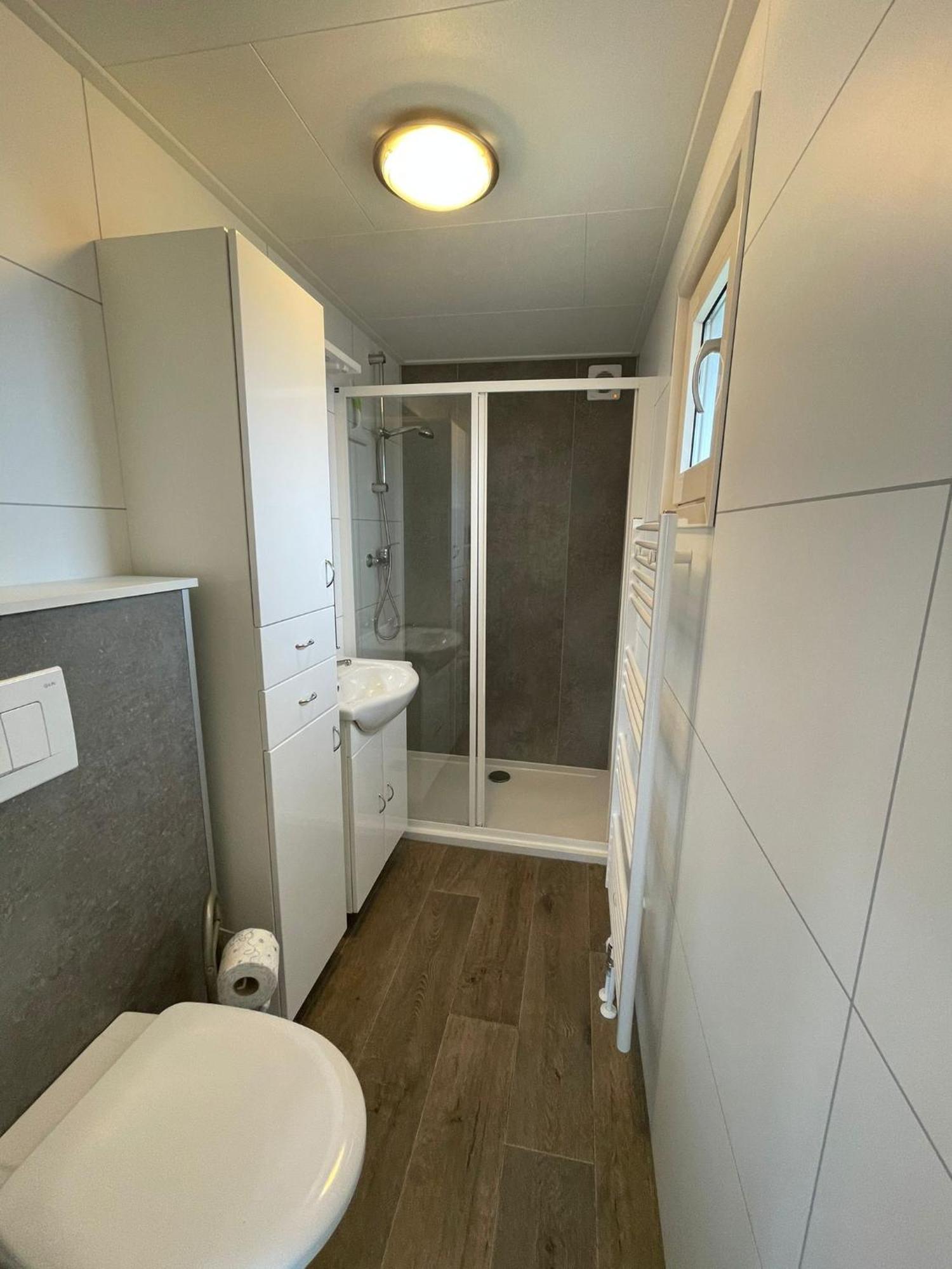 Chalet Op Gezellige Familiecamping Bij Zee Kamperland Exteriör bild
